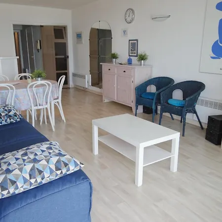 Seaside Getaway W Balcony *